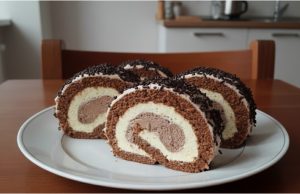 Dvoubarevná roláda s vařeným krémem a čokoládou