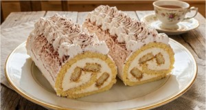 Roláda alá tiramisu: Luxusní dezert s kávovým překvapením uvnitř Tiramisu roláda s kávovými piškoty: luxusní dezert, který zvládne každý