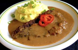 Hovězí roštěná se špekem a kapií – šťavnaté maso s luxusní omáčkou