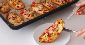 Recept na fantastické bramborové mini pizzy – Připravené za pár minut! Bramborové mini pizzy z plechu: Rychlá chuťovka, která zmizí ze stolu jako první