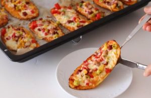 Bramborové mini pizzy z plechu: Rychlá chuťovka, která zmizí ze stolu jako první