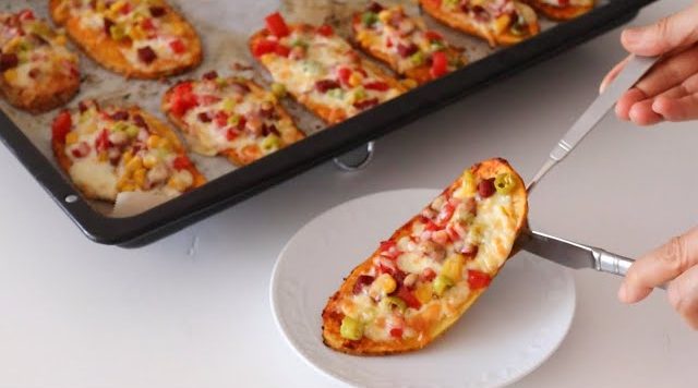 Bramborové mini pizzy z plechu: Rychlá chuťovka, která zmizí ze stolu jako první