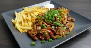 Šťavnaté vepřové nudličky z pánve: Recept, se kterým v kuchyni zaperlíte i během 20 minut