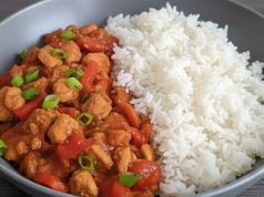 Rychlá kuřecí směs na rýži se sójovou omáčkou a kapií – hotová do 20 minut