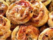 Šneci z listového těsta: Blesková slaná pochoutka s vůní pizzy Slaní šneci z listového těsta se salámem Vysočina – rychlé pohoštění hotové za pár minut