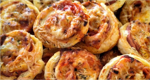 Slaní šneci z listového těsta se salámem Vysočina – rychlé pohoštění hotové za pár minut