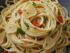 Pravé italské špagety Aglio e Olio: Královská večeře z pěti surovin