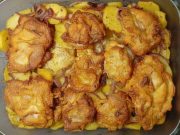 Krkovička v těstíčku s brambory: šťavnatý oběd z jedné zapékací mísy