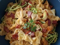 Domácí zapečené těstoviny: Šťavnatá klasika s vajíčkem, sýrem a Kunovjankou Domácí zapečené těstoviny: Šťavnatá klasika s vajíčkem, sýrem a Kunovjankou