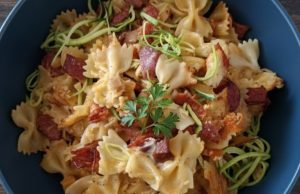 Domácí zapečené těstoviny: Šťavnatá klasika s vajíčkem, sýrem a Kunovjankou Domácí zapečené těstoviny: Šťavnatá klasika s vajíčkem, sýrem a Kunovjankou