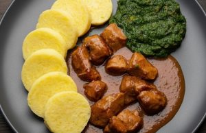 Poctivé vepřové na pivu s domácím bramborovým knedlíkem a špenátem