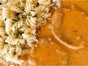 Vepřová pečeně na smetaně: Jemná omáčka a chutná omáčka s těstovinou Vepřová pečeně na smetaně – poctivý nedělní oběd s jemnou omáčkou