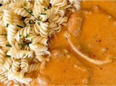 Vepřová pečeně na smetaně – poctivý nedělní oběd s jemnou omáčkou