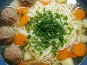 Poctivý kuřecí vývar s domácími játrovými knedlíčky: Lék na tělo i na duši