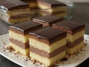 Vláčné pudinkové kostky s čokoládovou polevou