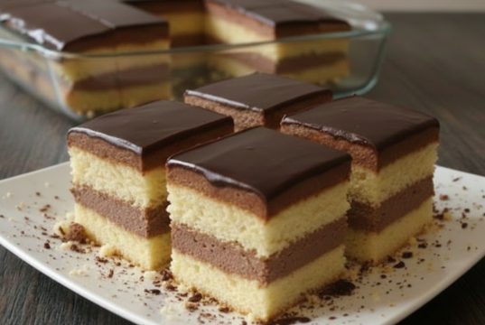 Vláčné pudinkové kostky s čokoládovou polevou