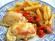 Zapečené vepřové plátky s paprikou a sýrem: Rychlá a šťavnatá večeře Vepřové plátky zapečené se sýrem a červenou paprikou (šťavnaté a bez vysušení)