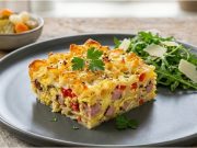 Zapékané těstoviny se zeleninou, slaninou a vajíčkovou zálivkou