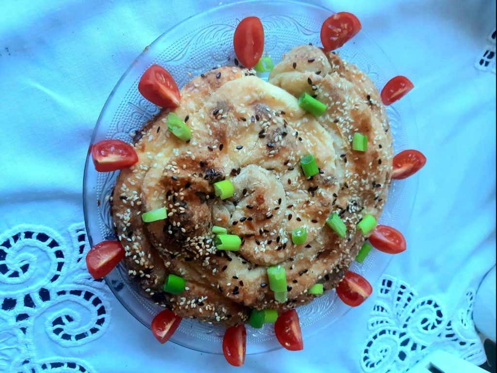 Domácí burek z taženého těsta