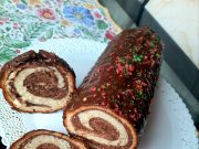 Kakaový spirálový sendvič Kakaový spirálový sendvič z kynutého těsta: Nadýchané dvoubarevné pečivo jako z cukrárny