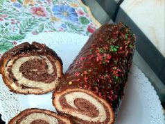 Kakaový spirálový sendvič Kakaový spirálový sendvič z kynutého těsta: Nadýchané dvoubarevné pečivo jako z cukrárny