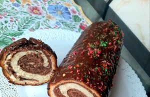 Kakaový spirálový sendvič Kakaový spirálový sendvič z kynutého těsta: Nadýchané dvoubarevné pečivo jako z cukrárny