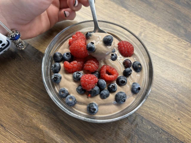 Rychlý čokoládový mousse z cottage sýra – zdravý dezert ze 4 surovin Rychlý čokoládový mousse z cottage sýra – zdravý dezert ze 4 surovin