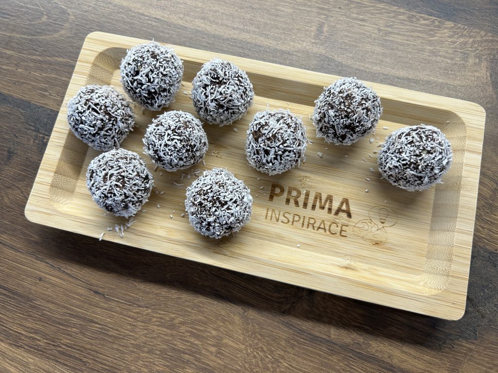 Energetické kakaové kuličky z banánu a kokosu