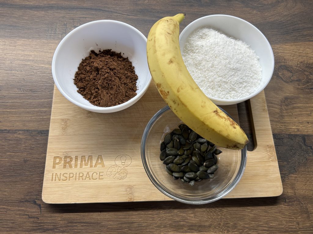 Energetické kakaové kuličky z banánu a kokosu
