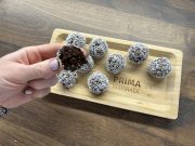 Energetické kakaové kuličky z banánu a kokosu – rychlý dezert bez pečení Kakaové kuličky z banánu a kokosu bez cukru: rychlá zdravá svačina hotová za 10 minut