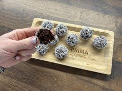 Energetické kakaové kuličky z banánu a kokosu – rychlý dezert bez pečení Kakaové kuličky z banánu a kokosu bez cukru: rychlá zdravá svačina hotová za 10 minut