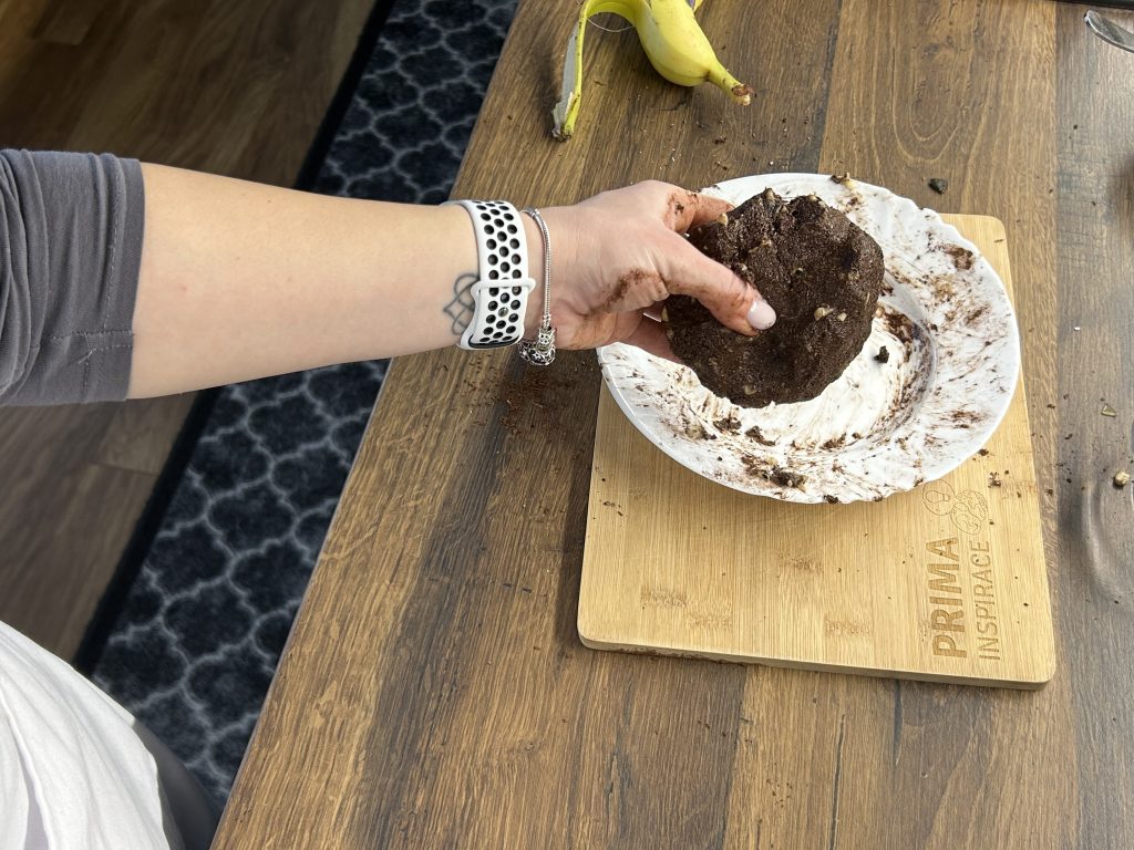 Energetické kakaové kuličky z banánu a kokosu