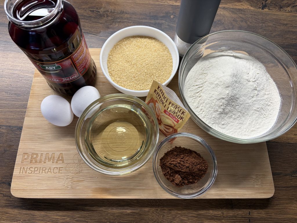 Kakaový koláč z kompotu - rychlý a snadný recept