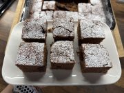 Kakaový koláč z kompotu – rychlý a snadný recept Kakaový koláč z kompotu – rychlý, vláčný a hotový bez mléka