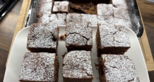 Kakaový koláč z kompotu – rychlý a snadný recept Kakaový koláč z kompotu – rychlý, vláčný a hotový bez mléka