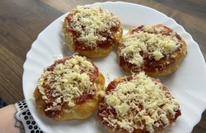 Langoše z řeckého jogurtu pečené v troubě – recept, který musíte vyzkoušet! Langoše z řeckého jogurtu pečené v troubě: rychlá a lehčí alternativa bez smažení