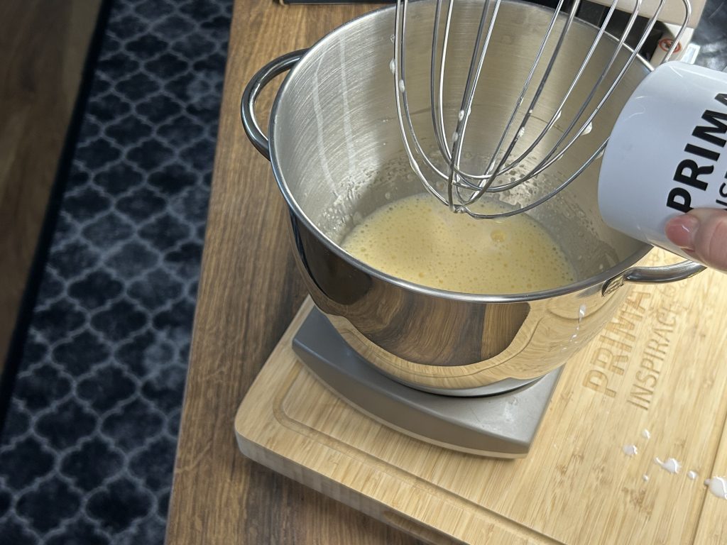 Maková bábovka s třešněmi