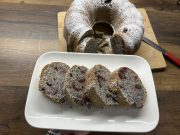 Maková bábovka s třešněmi: Vláčný moučník plný máku a šťavnatého ovoce