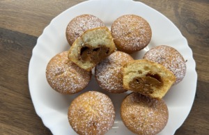 Muffiny plněné karamelovým salkem Muffiny plněné karamelovým salkem: Vláčné překvapení uvnitř každého kousku