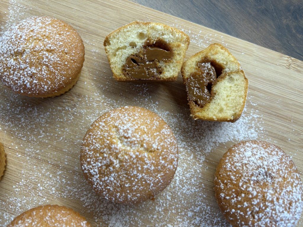 Muffiny plněné karamelovým salkem