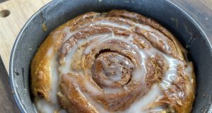 Nadýchaná skořicová rolka s tang zhongem: Extra vláčné těsto, které vydrží měkké i druhý den