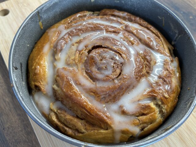 Nadýchaná skořicová rolka s tang zhongem: Extra vláčné těsto, které vydrží měkké i druhý den