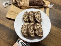 Nepečený mozaikový koláč jen ze 3 ingrediencí Nepečený mozaikový koláč ze sušenek: jednoduchý dezert jen ze 3 surovin