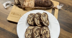 Nepečený mozaikový koláč jen ze 3 ingrediencí Nepečený mozaikový koláč ze sušenek: jednoduchý dezert jen ze 3 surovin