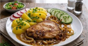 Vepřové plátky s krémovou cibulovou omáčkou: Tajemství je v marinádě Dvoudenně marinovaná vepřová kýta na hořčici s jemnou cibulovou omáčkou