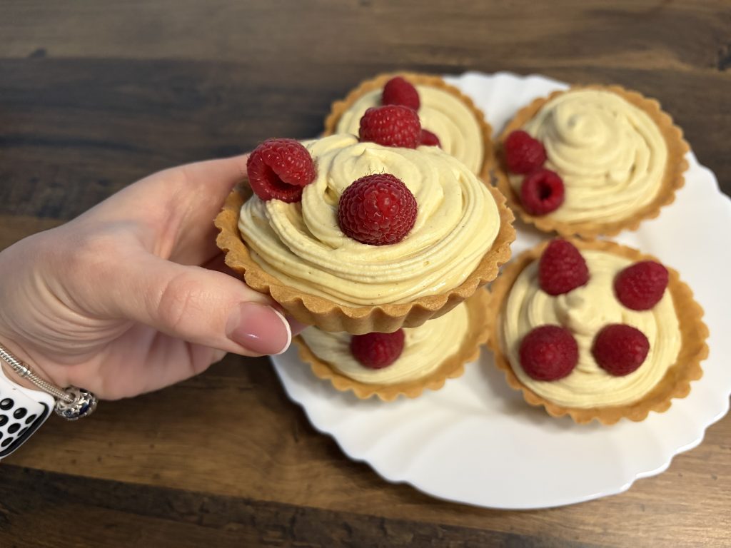 Pistáciové tartaletky – křehký dezert s jemným krémem