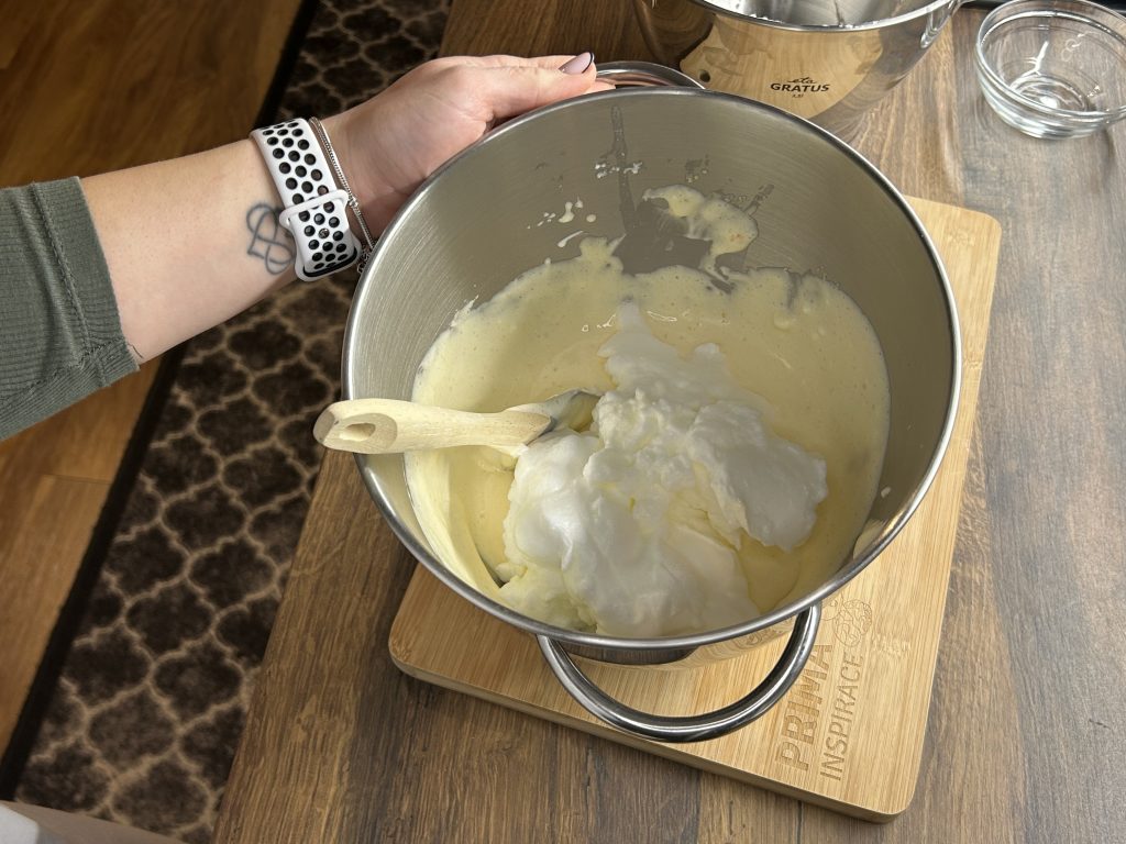 Řecký jogurtový koláč bez mouky a bez másla