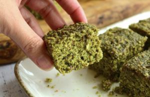 Zdravé mlsání – Jednoduchý recept na matcha dort z ovesných vloček! Banánový matcha dort z ovesných vloček: Zdravý dezert bez mouky hotový za pár minut