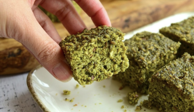 Banánový matcha dort z ovesných vloček: Zdravý dezert bez mouky hotový za pár minut