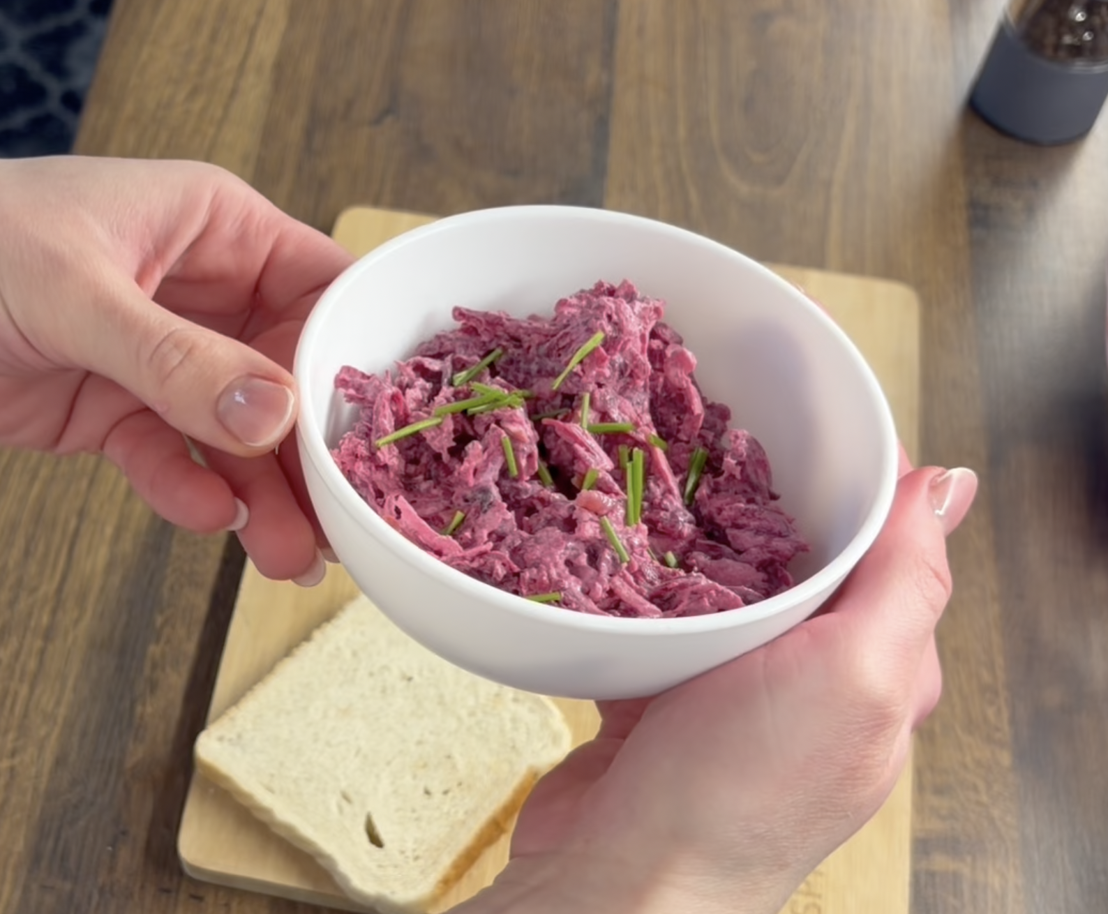 Salát ze tří ingrediencí - červená řepa, jablko a jogurt